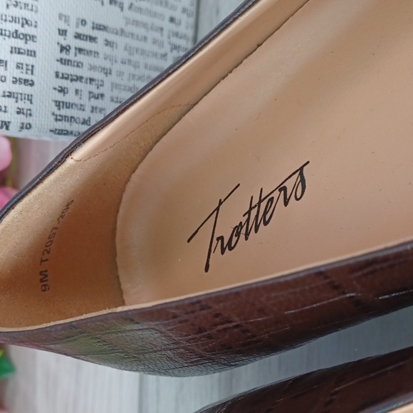 Trotters Croc Embossed Leather Flats NWOT - Picture 3 of 5